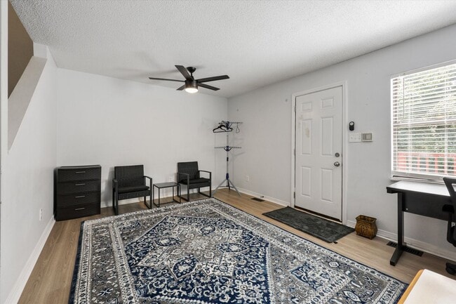 Building Photo - 621 Idlewood Ln
