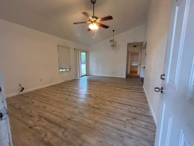 Building Photo - 13111 Pollard Dr