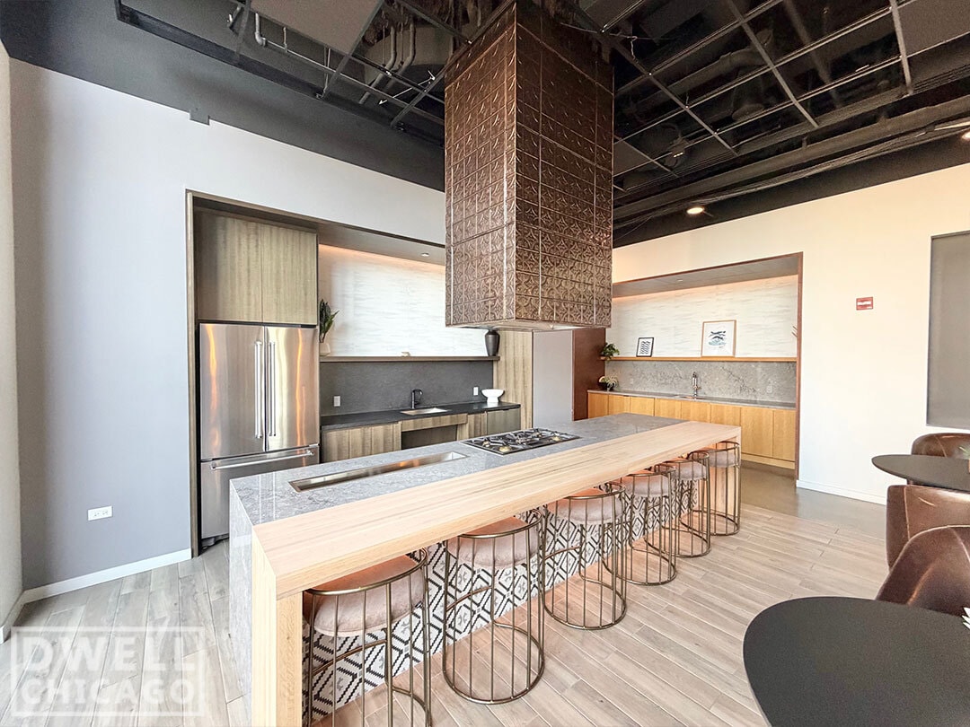 Building Photo - 1111 W Lake St