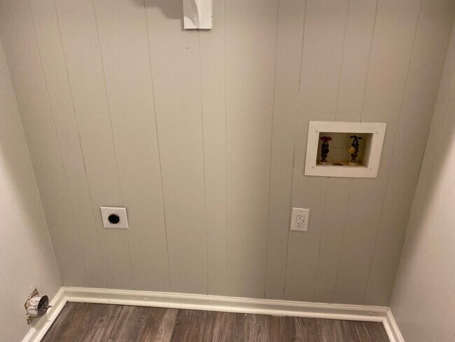 Building Photo - 12 Tricia Cv