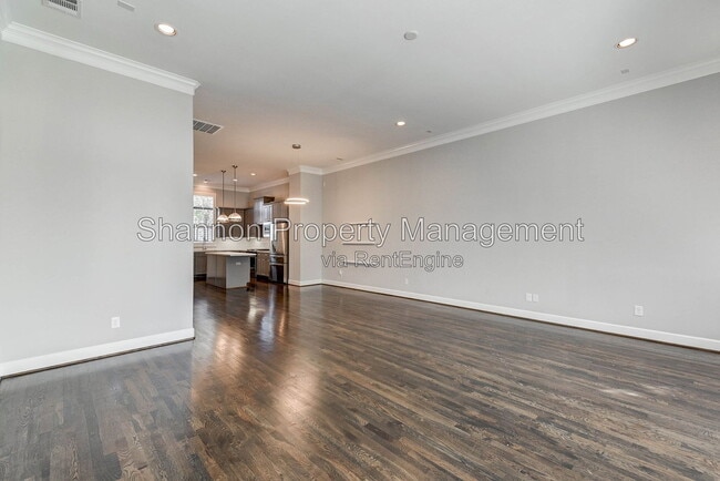 Building Photo - 1215 W 24th St