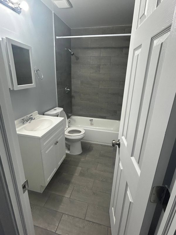 Building Photo - 113 Wilmington Pl SE