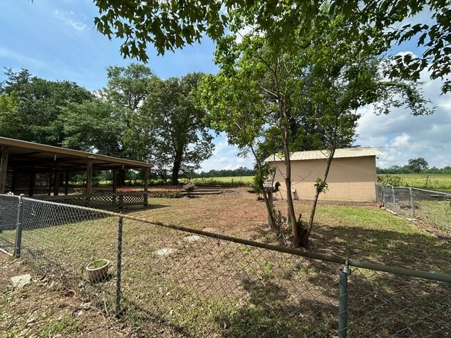 Building Photo - Lakeside Dream Home: Fully Remodeled 4BD/2BA Near Loop 323