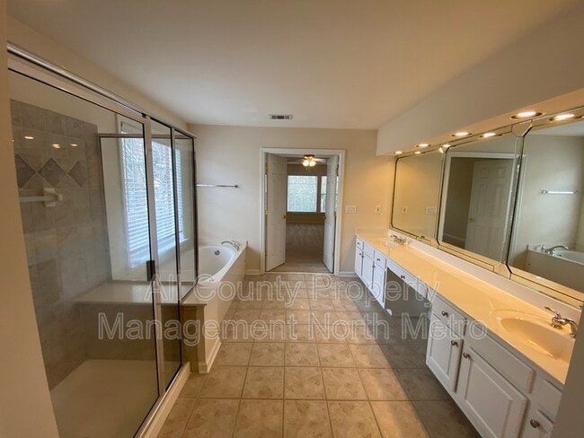 Building Photo - 2024 Belridge Ct