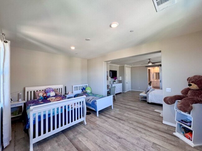 Building Photo - Stunning 5 Bedroom + Office Home with Priv...