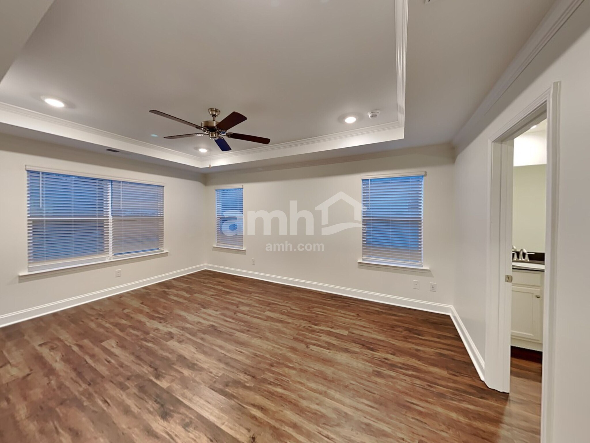 Building Photo - 576 Rivermist Dr