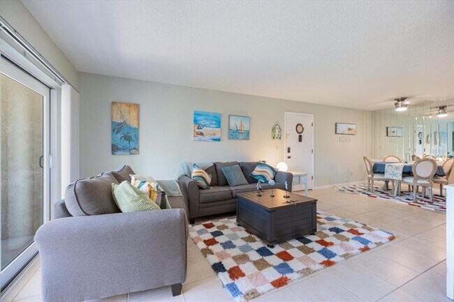 Building Photo - 634 Bird Bay Dr E
