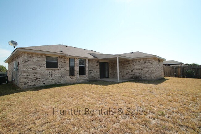 Building Photo - 4604 Fieldcrest Dr