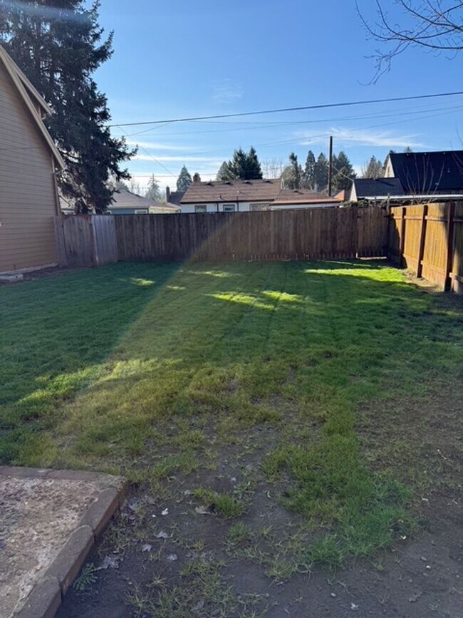 Building Photo - 600B00