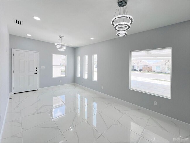 Building Photo - 913 N Woodson Ave