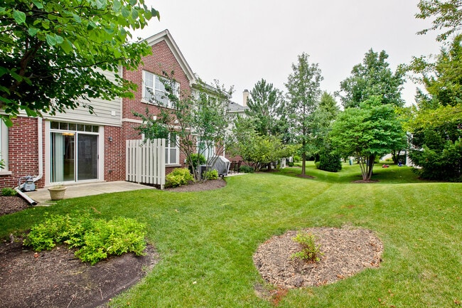 Building Photo - 1435 N Pinehurst Dr