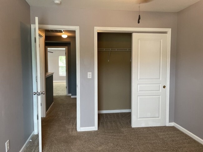 Building Photo - 8806 Shadowglen Dr