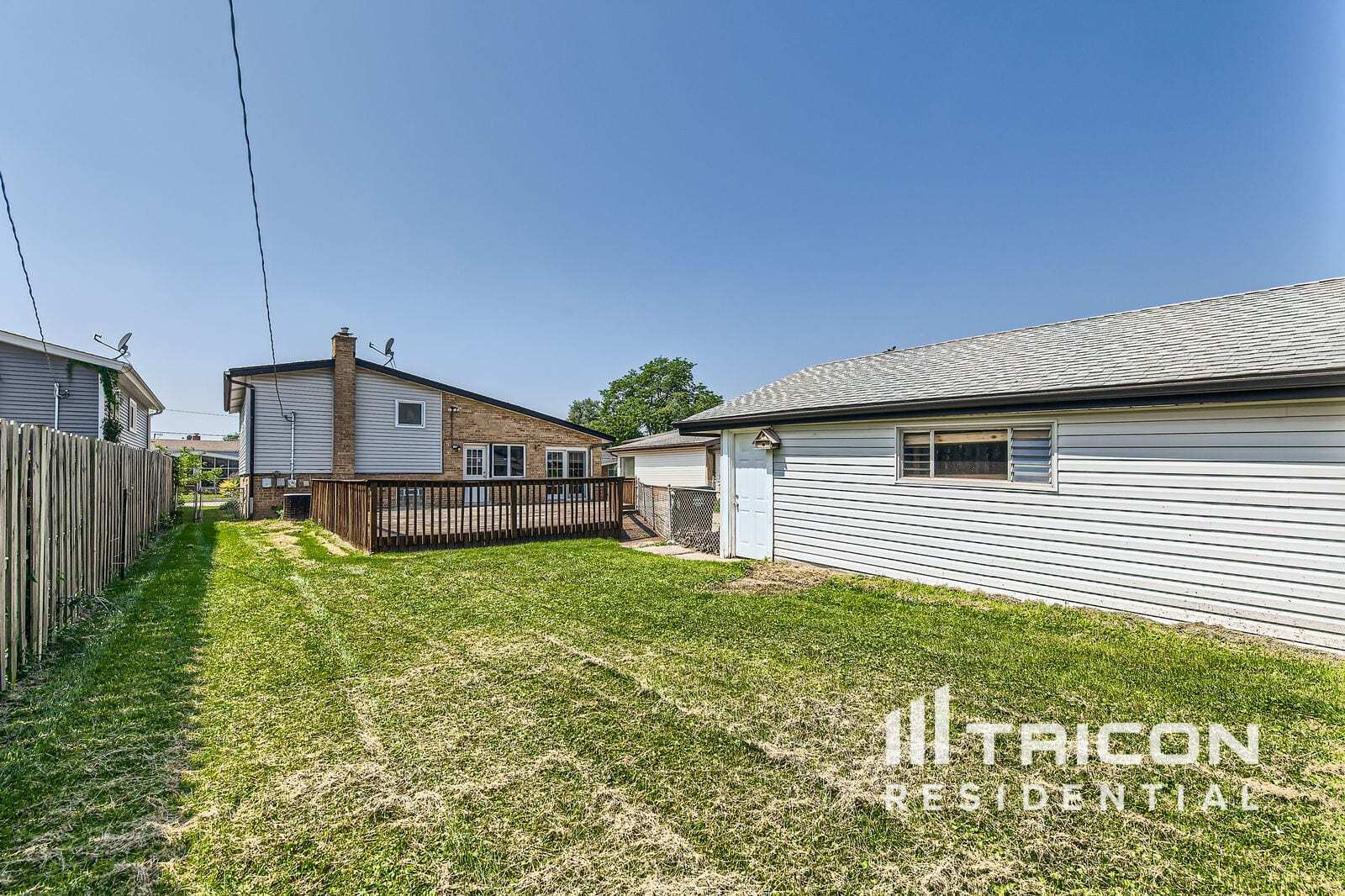 Building Photo - 8147 N Chester Ave