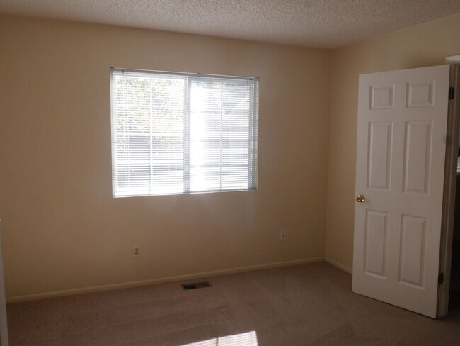 Building Photo - 735 Manitou Blvd