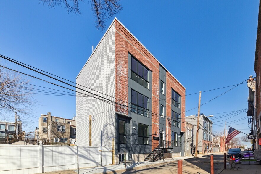 Building Photo - 2550 N Hope St