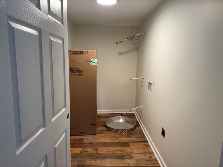 Building Photo - 330 Fountainhead Rd