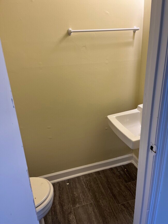 Building Photo - 3617 Willow Creek Ct