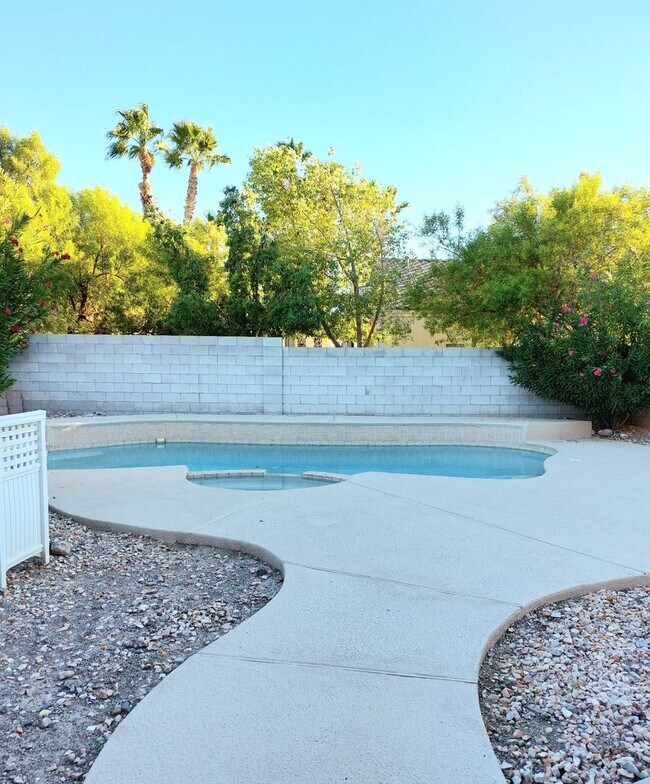 Building Photo - GREEN VALLEY RANCH