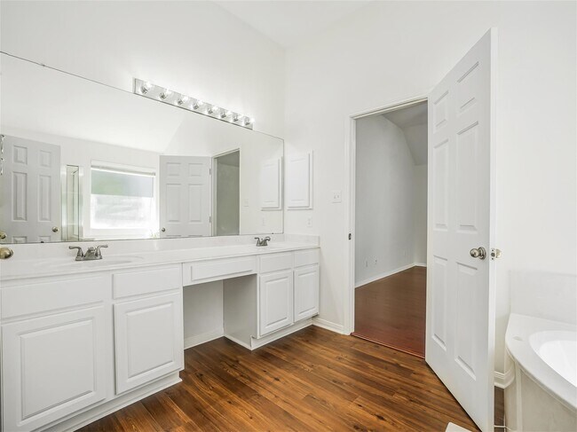 Building Photo - 1827 Senca Springs Ct