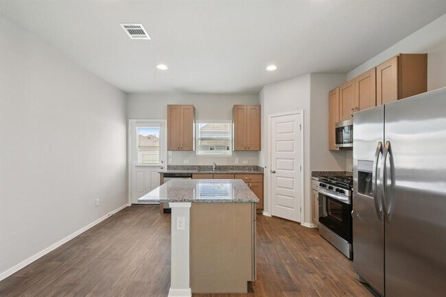 Building Photo - 125 Honeybee Ln