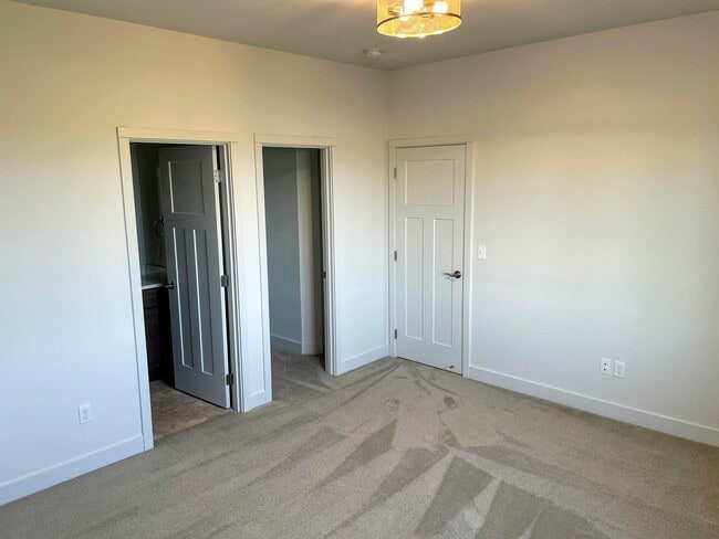 Building Photo - 908 Oregon Ave