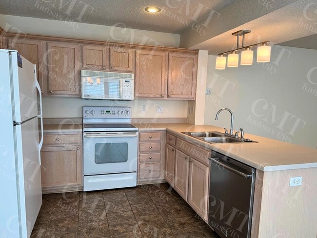 Building Photo - 8027 N Elmwood Ave