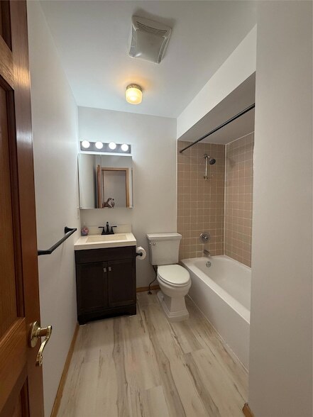 Building Photo - 1608 Cherry Hill Dr