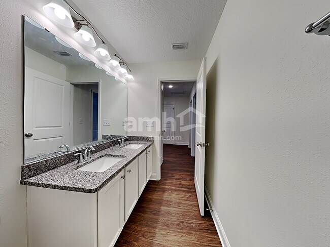 Building Photo - 118 Olivewood Pl