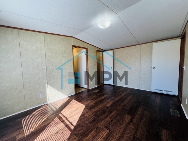 Building Photo - 303 Bryan St