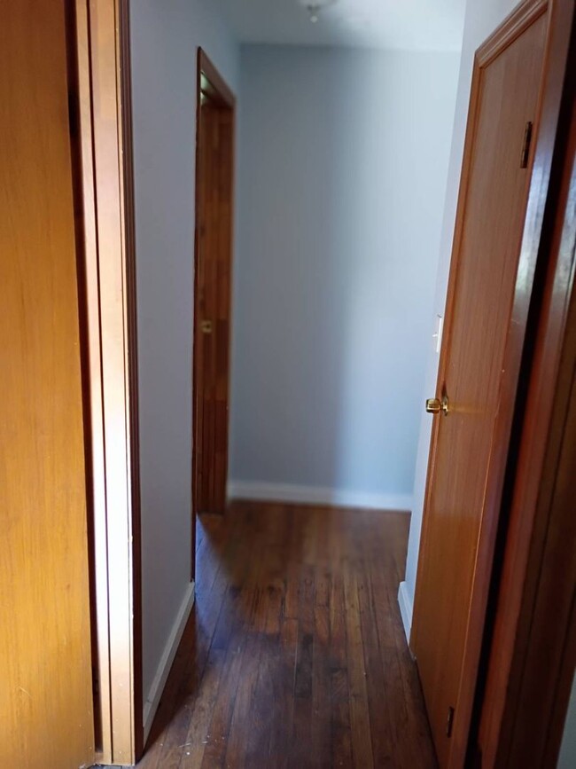 Building Photo - 65-67 Curwood Ct