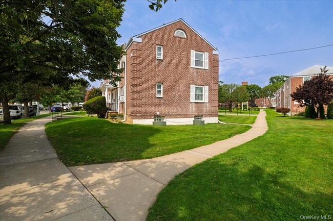 Building Photo - 245-41 77th Crescent