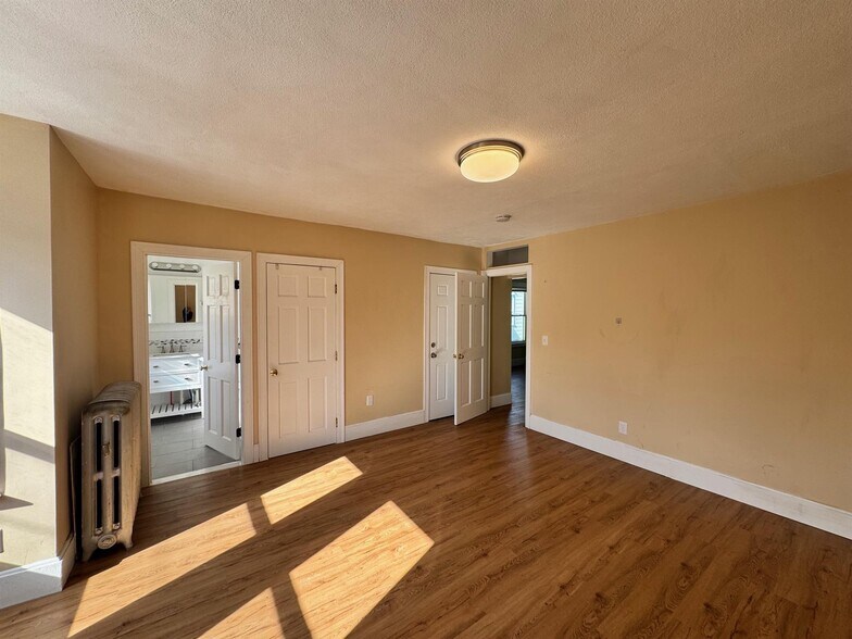 Building Photo - 51 Beacon St