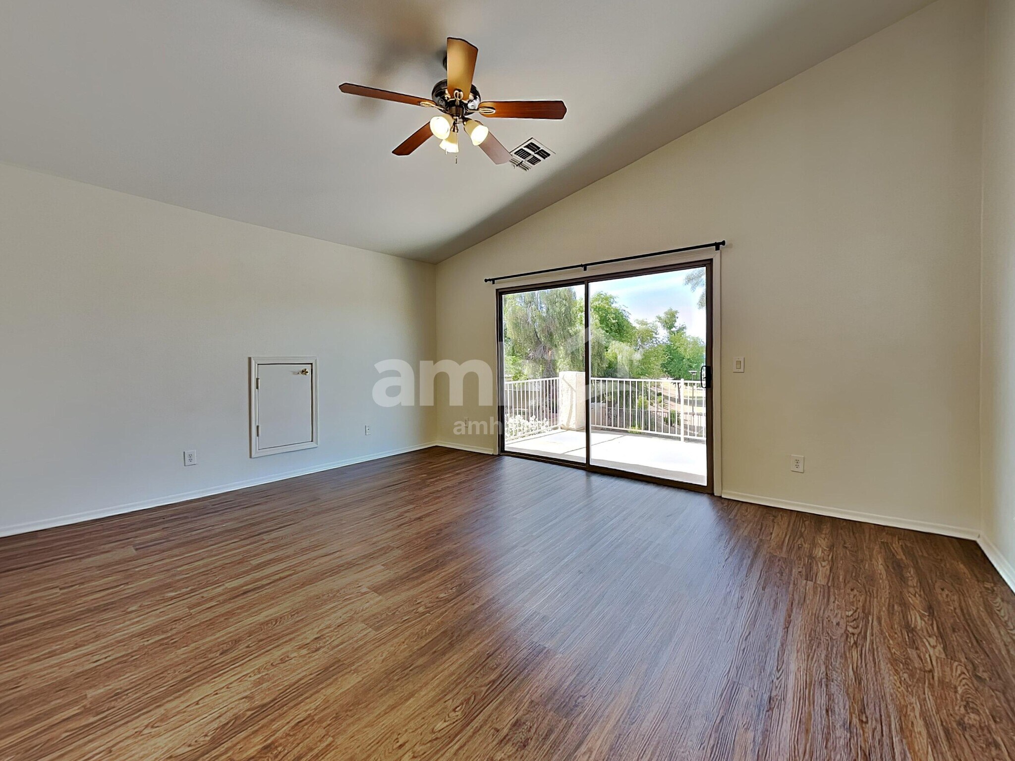 Building Photo - 9428 W Riverside Ave