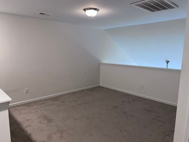Building Photo - 5518 Hamilton Cir