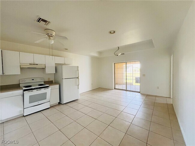 Building Photo - 3018 SE Santa Barbara Pl