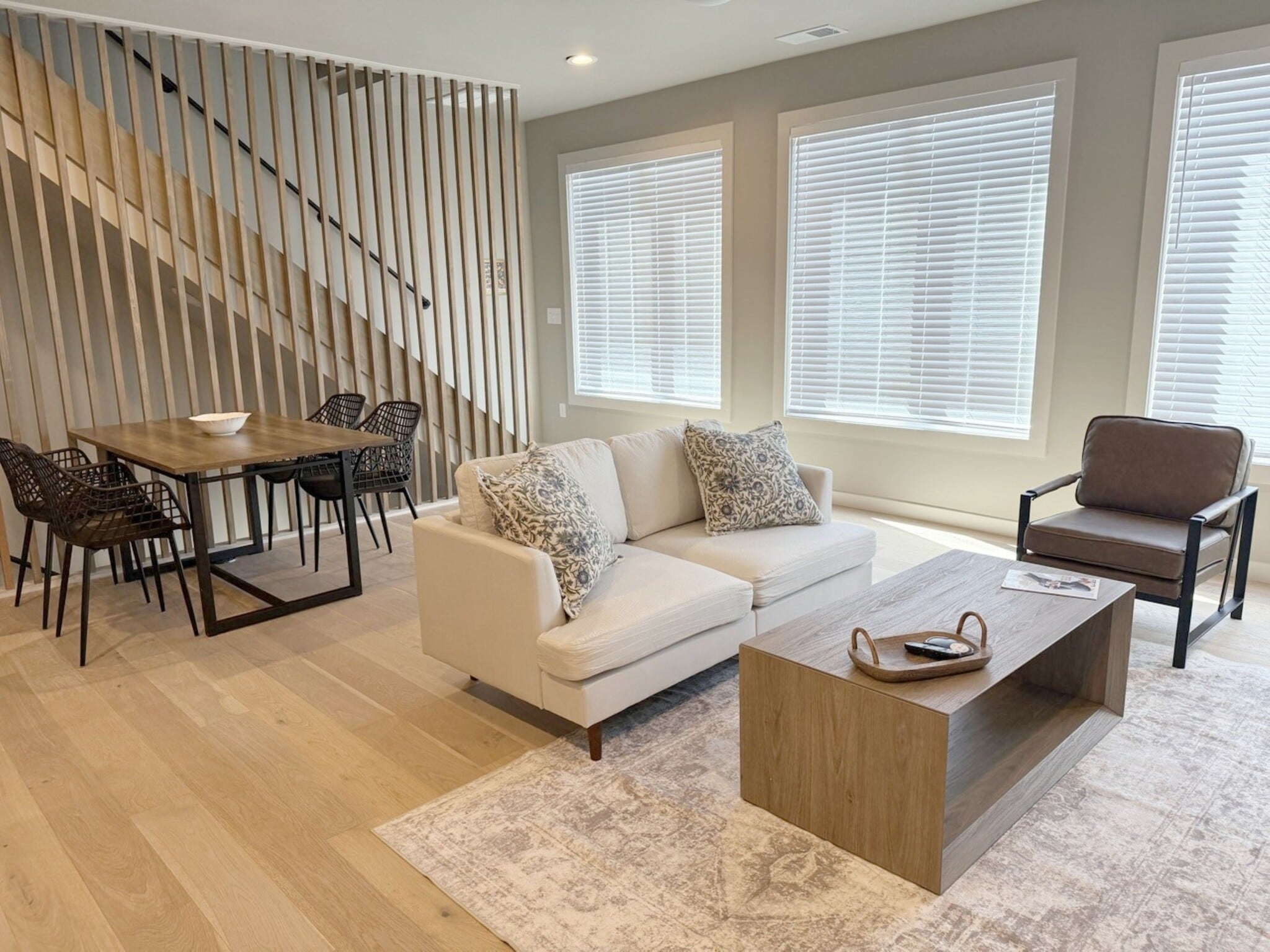 LIVING/ DINING - 108 Textile Ct