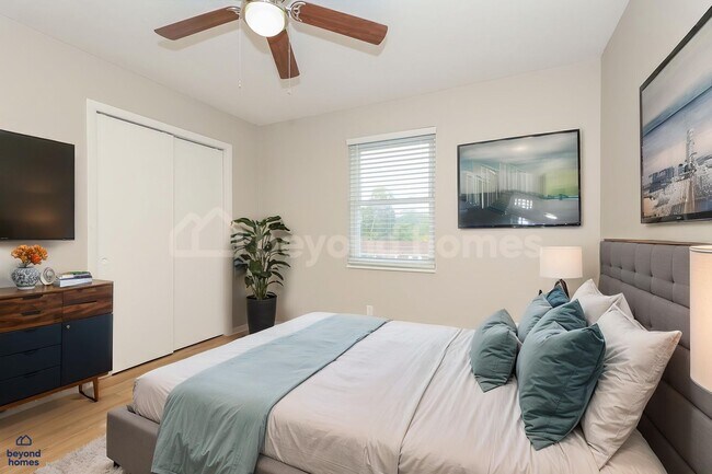 Building Photo - Freshly Renovated 3 Bedroom 2 Bath Home - Looking for You!
