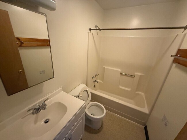 Building Photo - Fall Semester Lease Available! 2 Bedroom T...