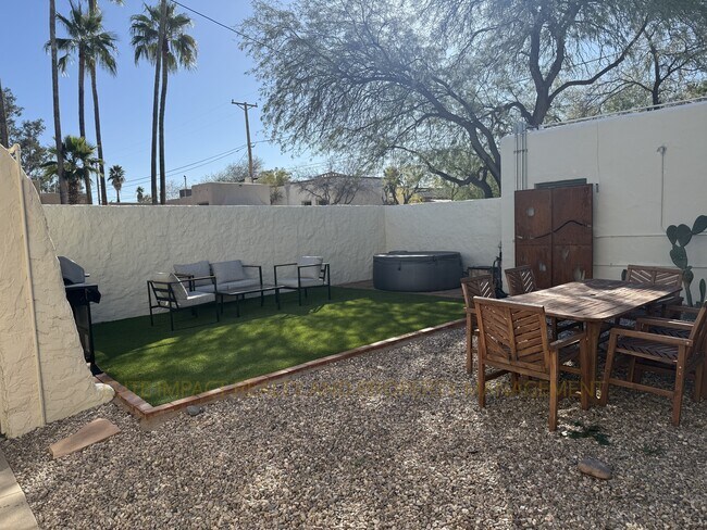 Building Photo - 2548 E 3rd St