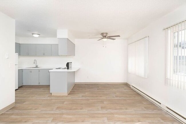 Building Photo - 2 bedroom unit close to downtown Gresham!!
