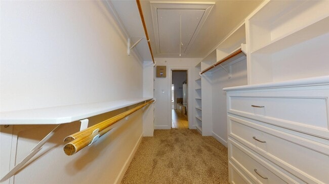 Building Photo - 8715 Meadowcroft Dr