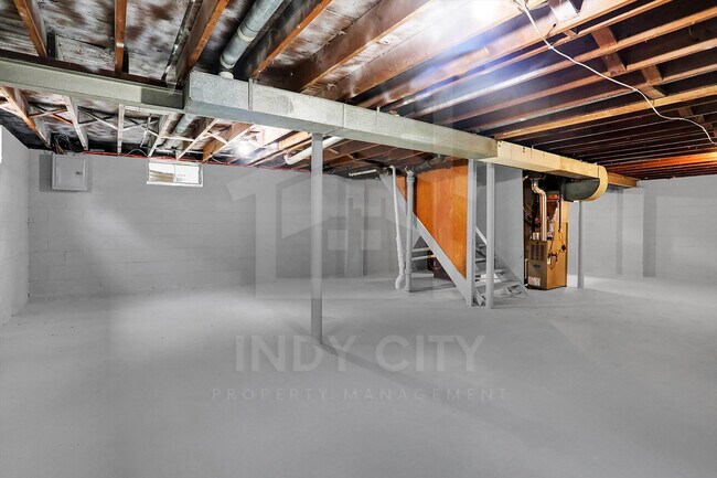 Building Photo - 750 S Dequincy St