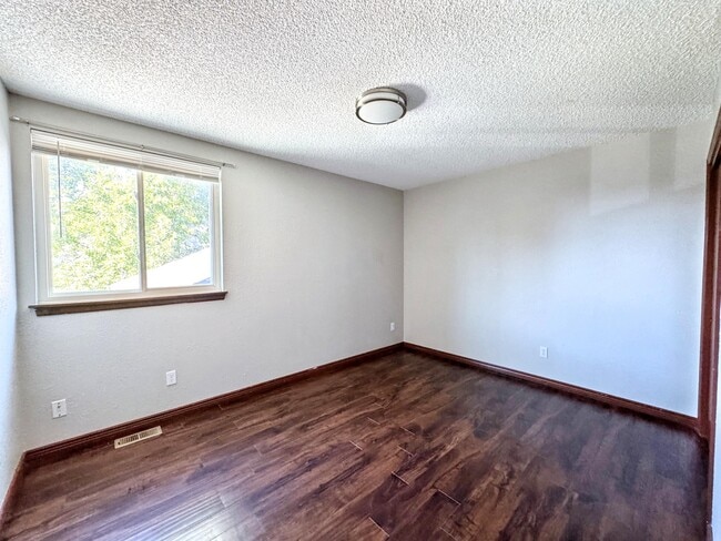 Building Photo - 18203 E Berry Dr
