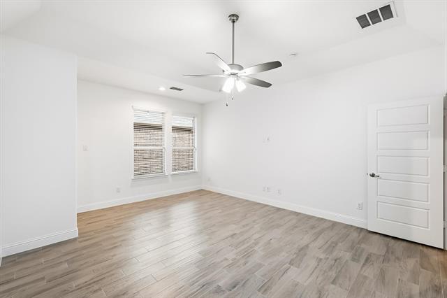 Building Photo - 916 10th St