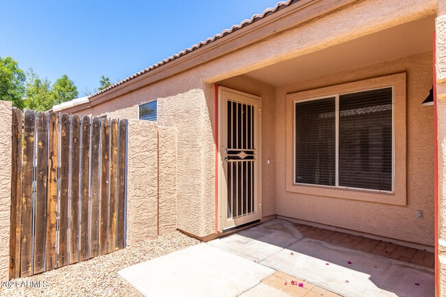 Building Photo - 4634 E Grovers Ave