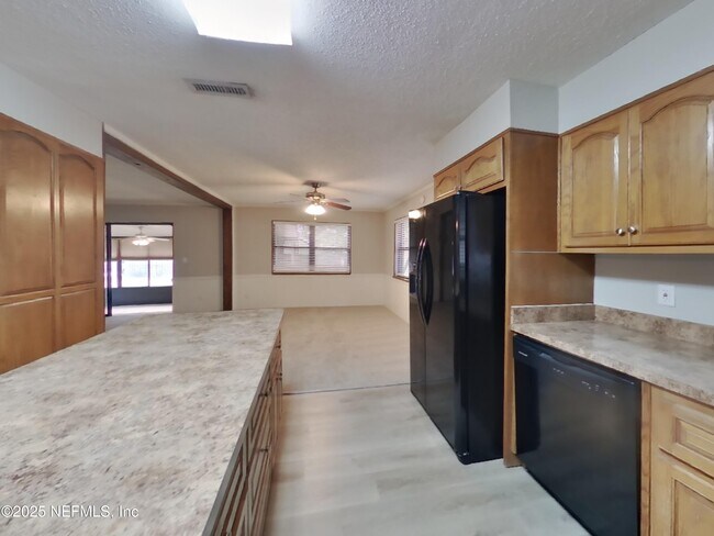 Building Photo - 8588 Lamanto Ave N