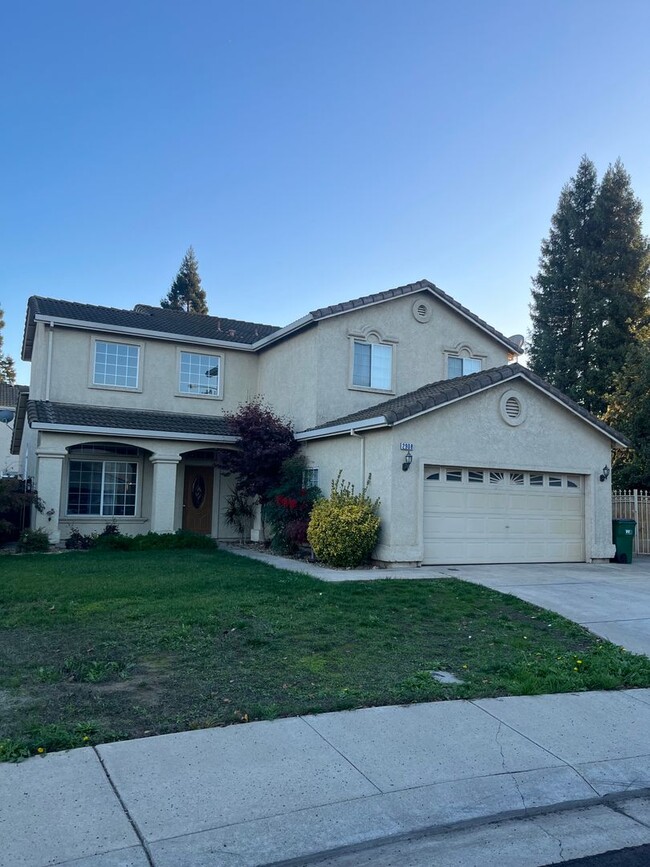 Primary Photo - Beautiful Home With Sparkeling Pool