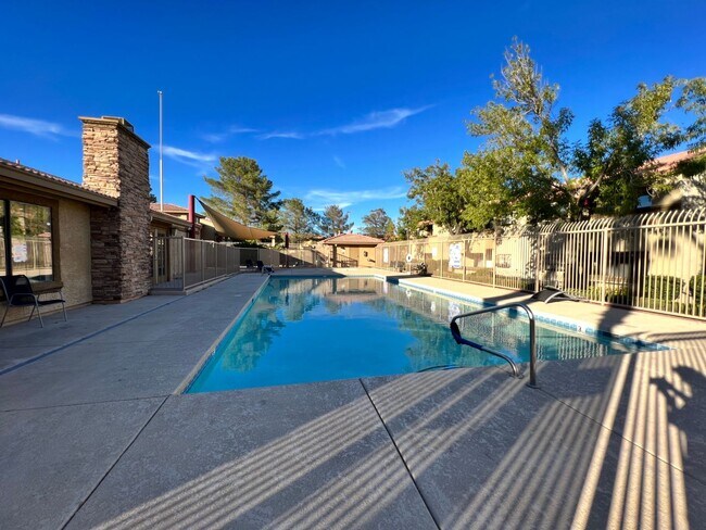Building Photo - SPACIOUS 2bed/2bath CONDO ON FIRST FLOOR