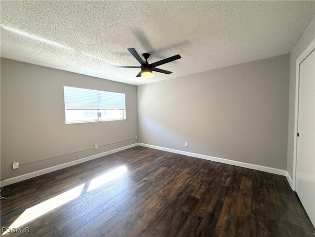 Building Photo - 1560 Colonial Blvd