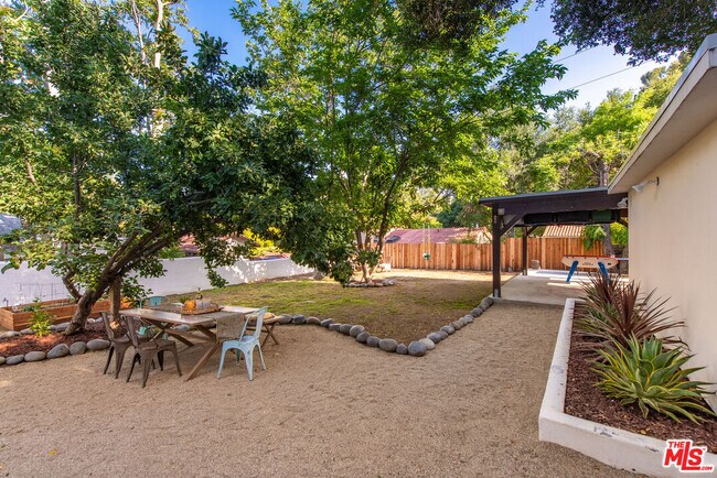 Building Photo - 1362 Old Topanga Canyon Rd